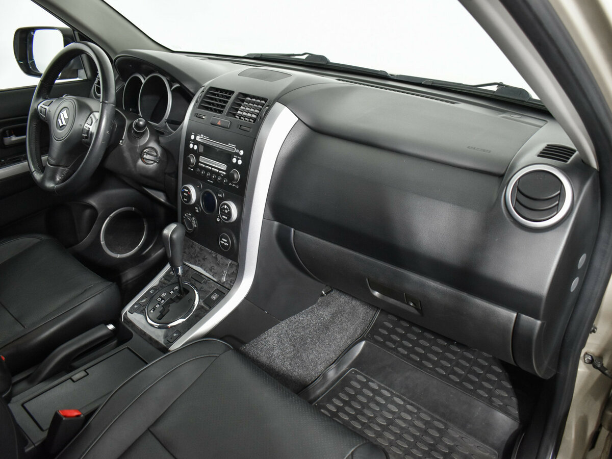 Suzuki Grand Vitara с пробегом — 2010 год. Фото: #13