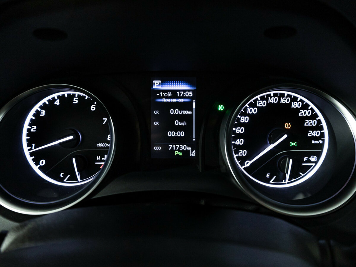 Toyota Camry с пробегом — 2020 год. Фото: #9