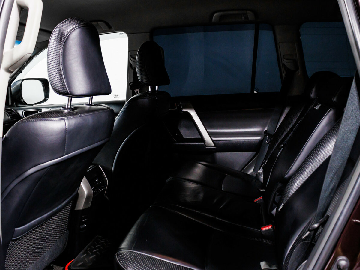 Toyota Land Cruiser Prado с пробегом — 2010 год. Фото: #10