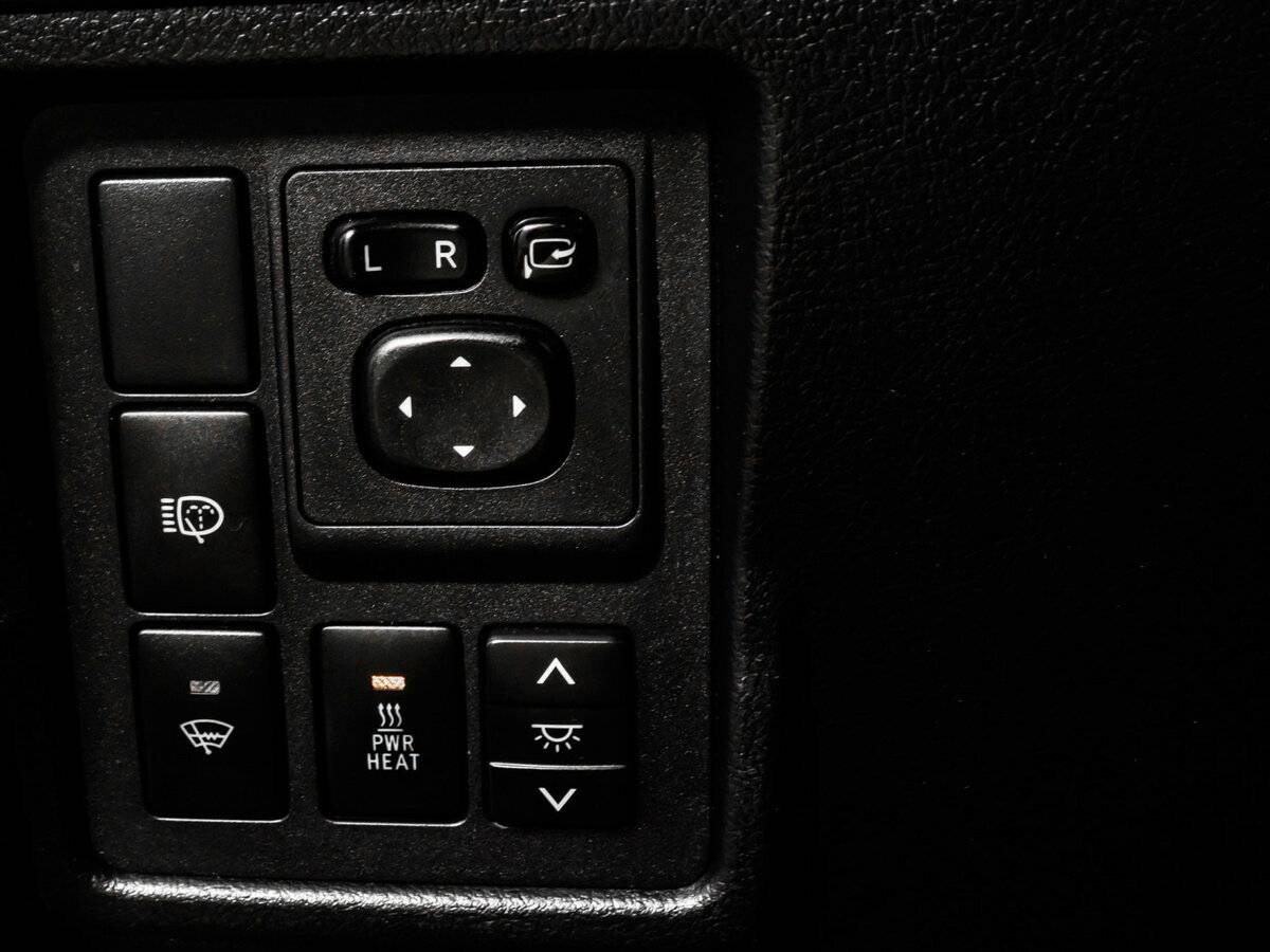 Toyota Land Cruiser Prado с пробегом — 2010 год. Фото: #13