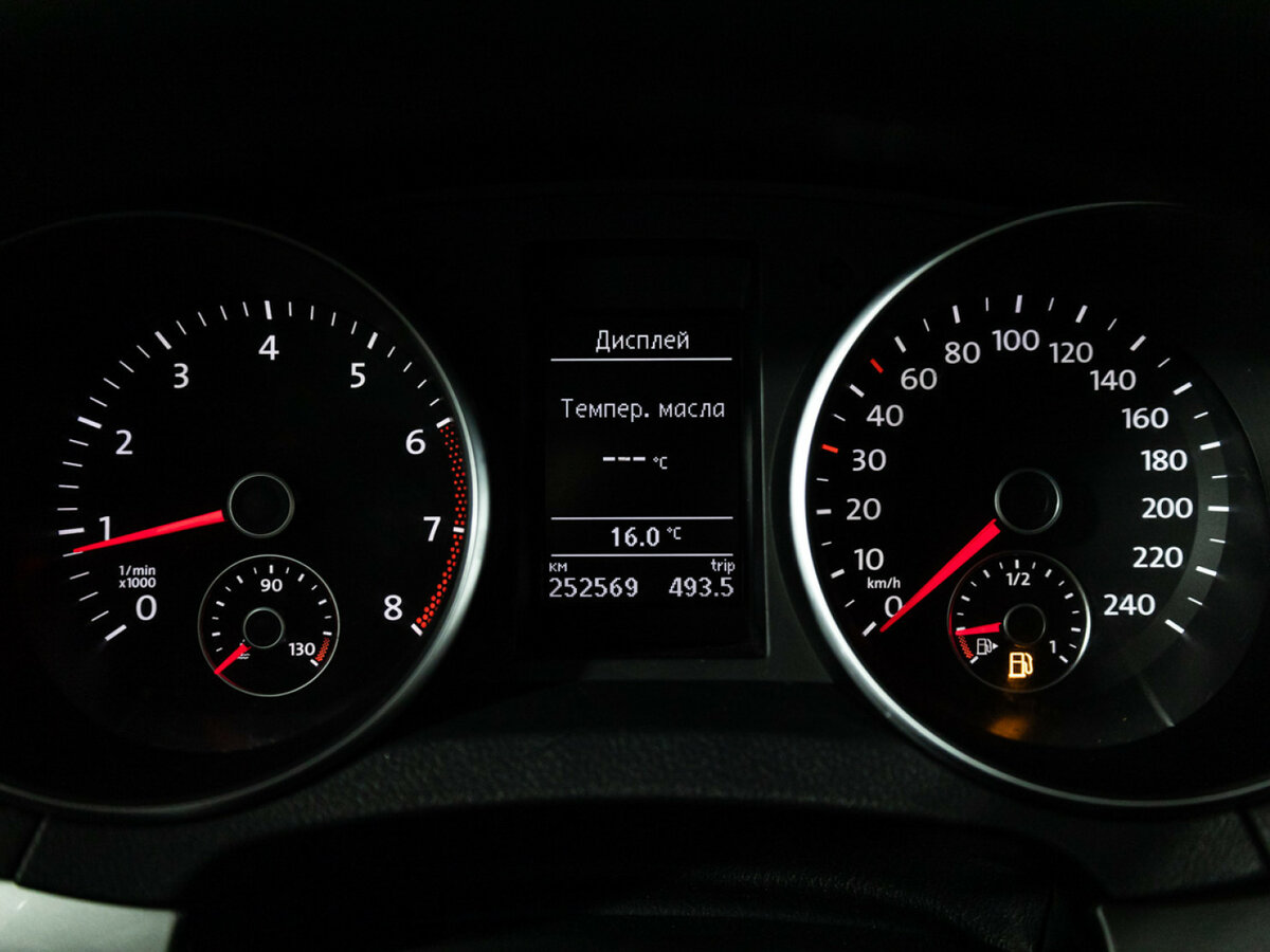 Volkswagen Golf с пробегом — 2010 год. Фото: #11