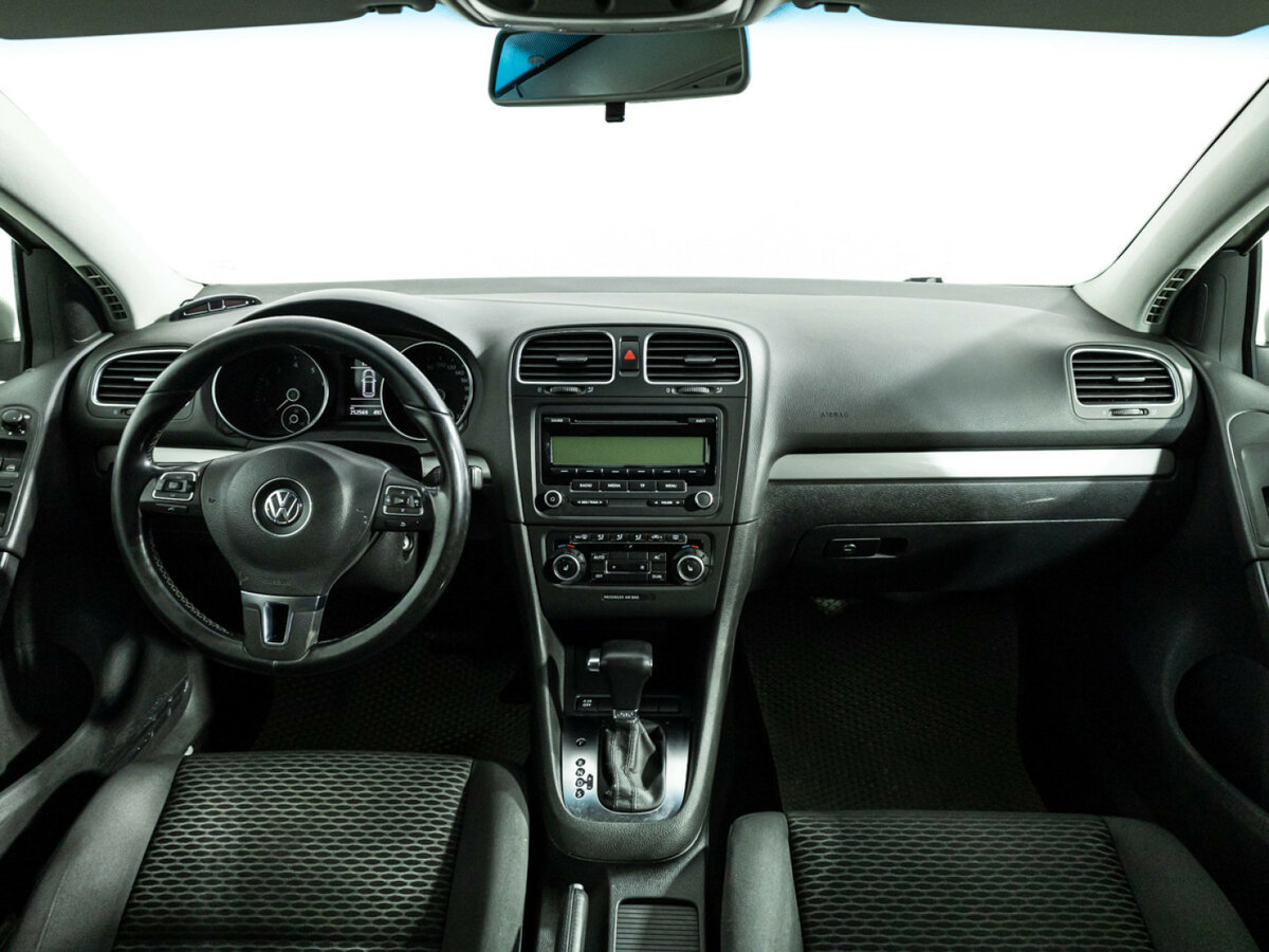Volkswagen Golf с пробегом — 2010 год. Фото: #12