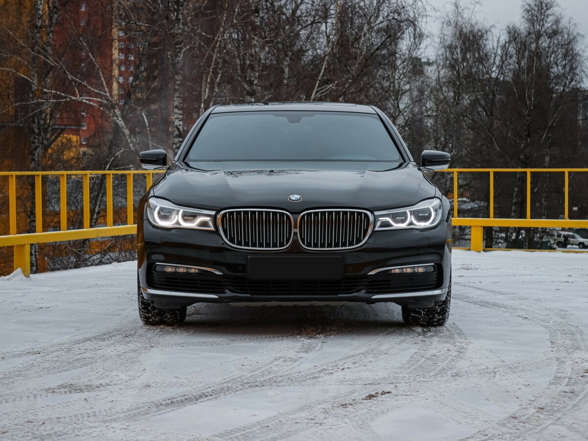 BMW 7 серии с пробегом — 2017 год. Фото: #1