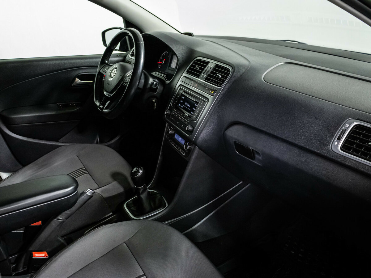 Volkswagen Polo с пробегом — 2016 год. Фото: #7