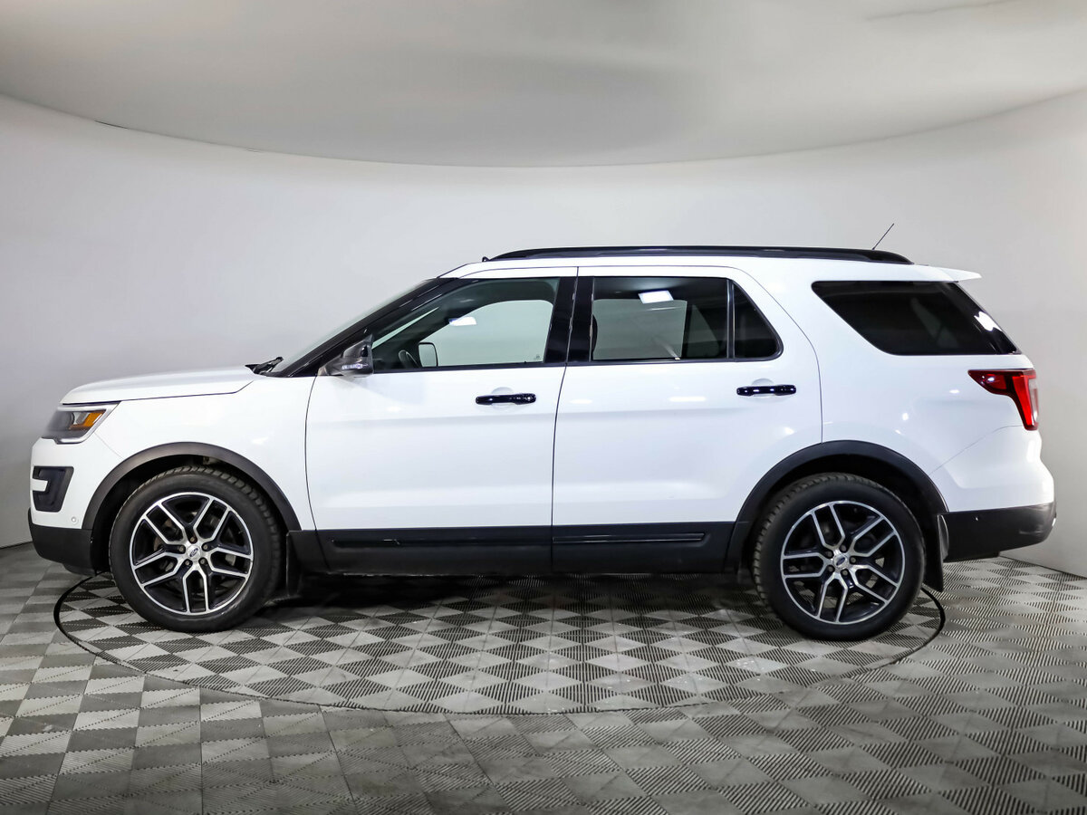 Ford Explorer с пробегом — 2015 год. Фото: #7