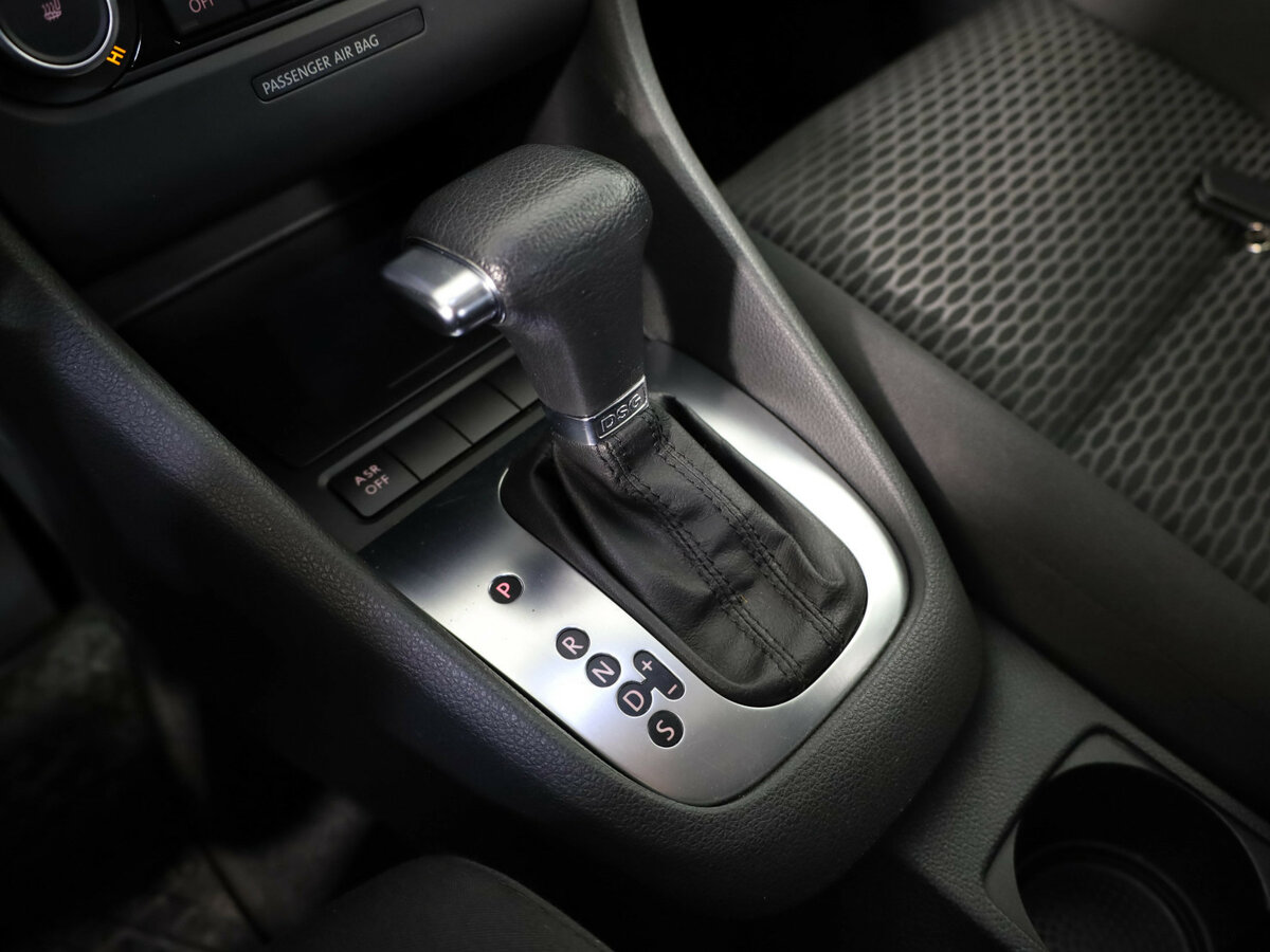 Volkswagen Golf с пробегом — 2009 год. Фото: #8