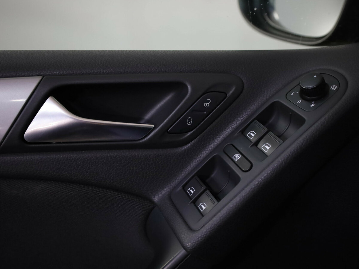 Volkswagen Golf с пробегом — 2009 год. Фото: #12