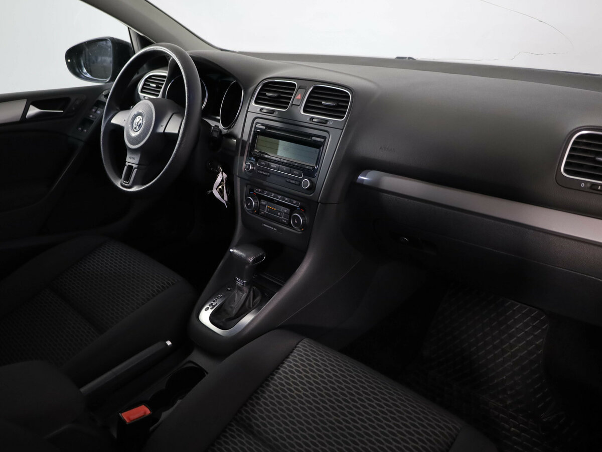 Volkswagen Golf с пробегом — 2009 год. Фото: #13