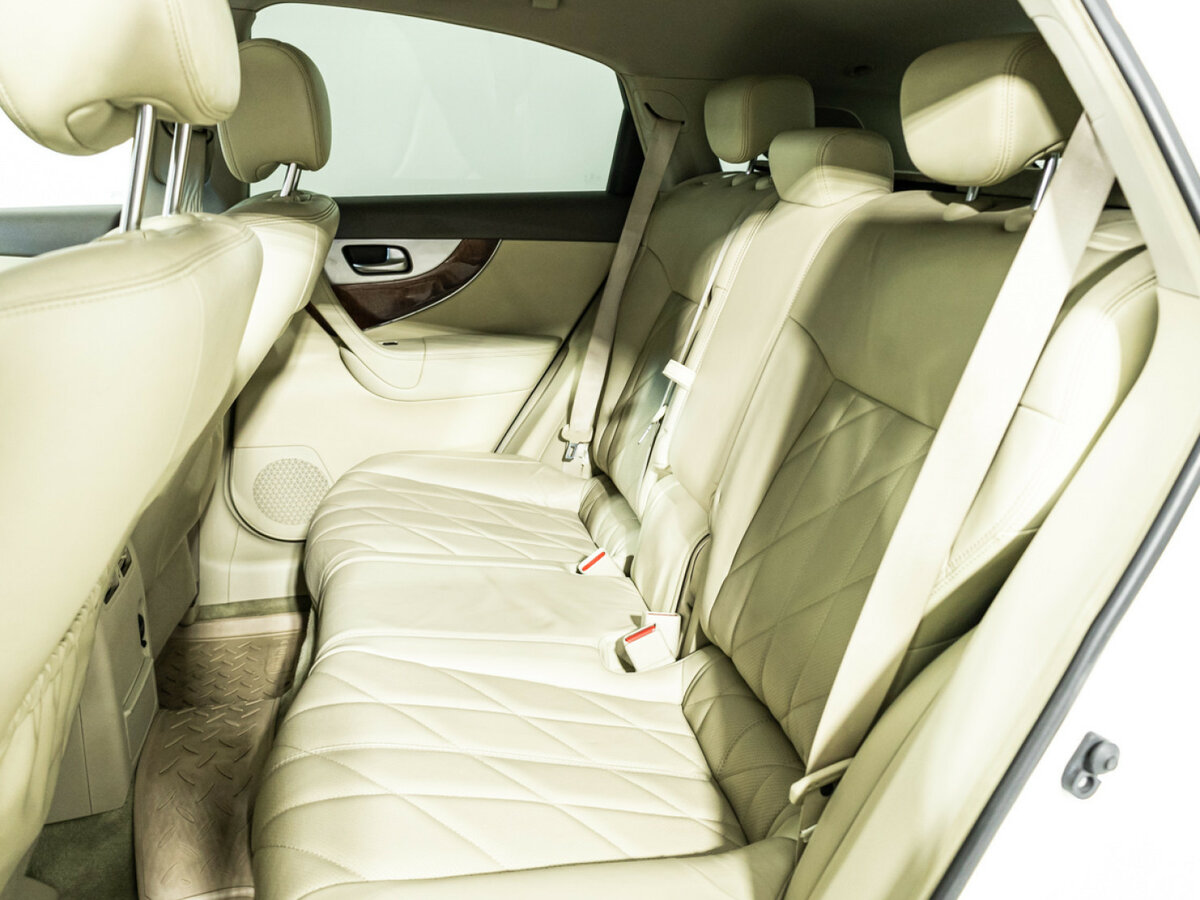 Infiniti QX70 с пробегом — 2016 год. Фото: #9