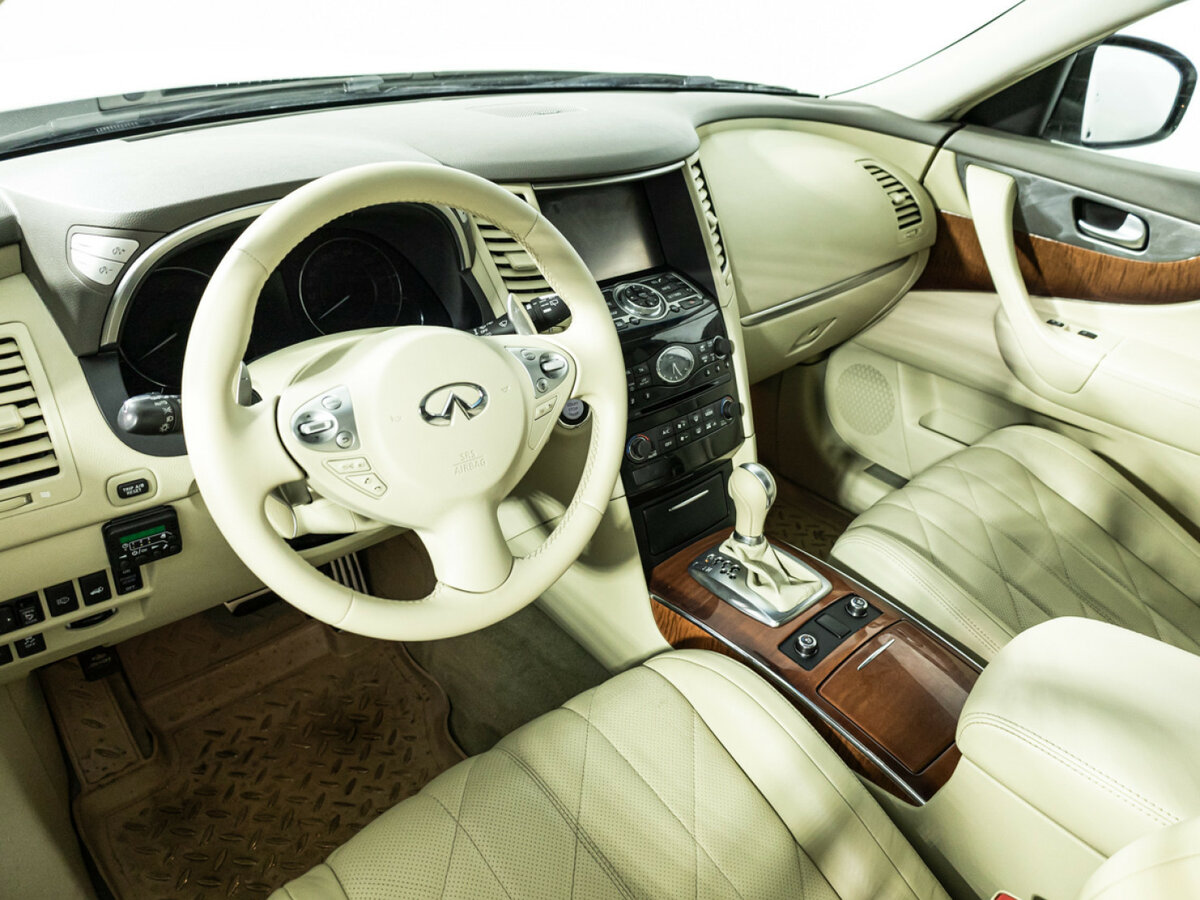 Infiniti QX70 с пробегом — 2016 год. Фото: #10