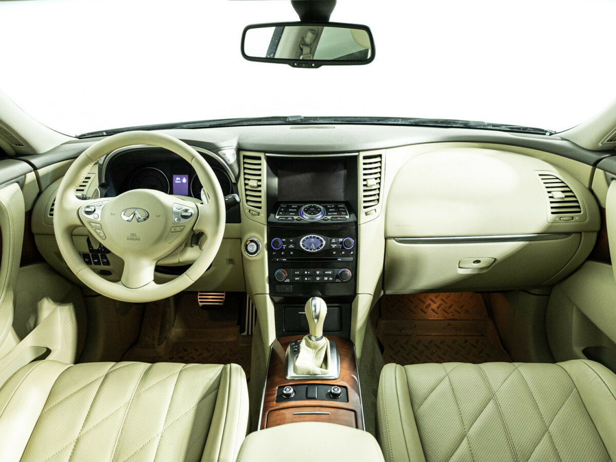 Infiniti QX70 с пробегом — 2016 год. Фото: #12