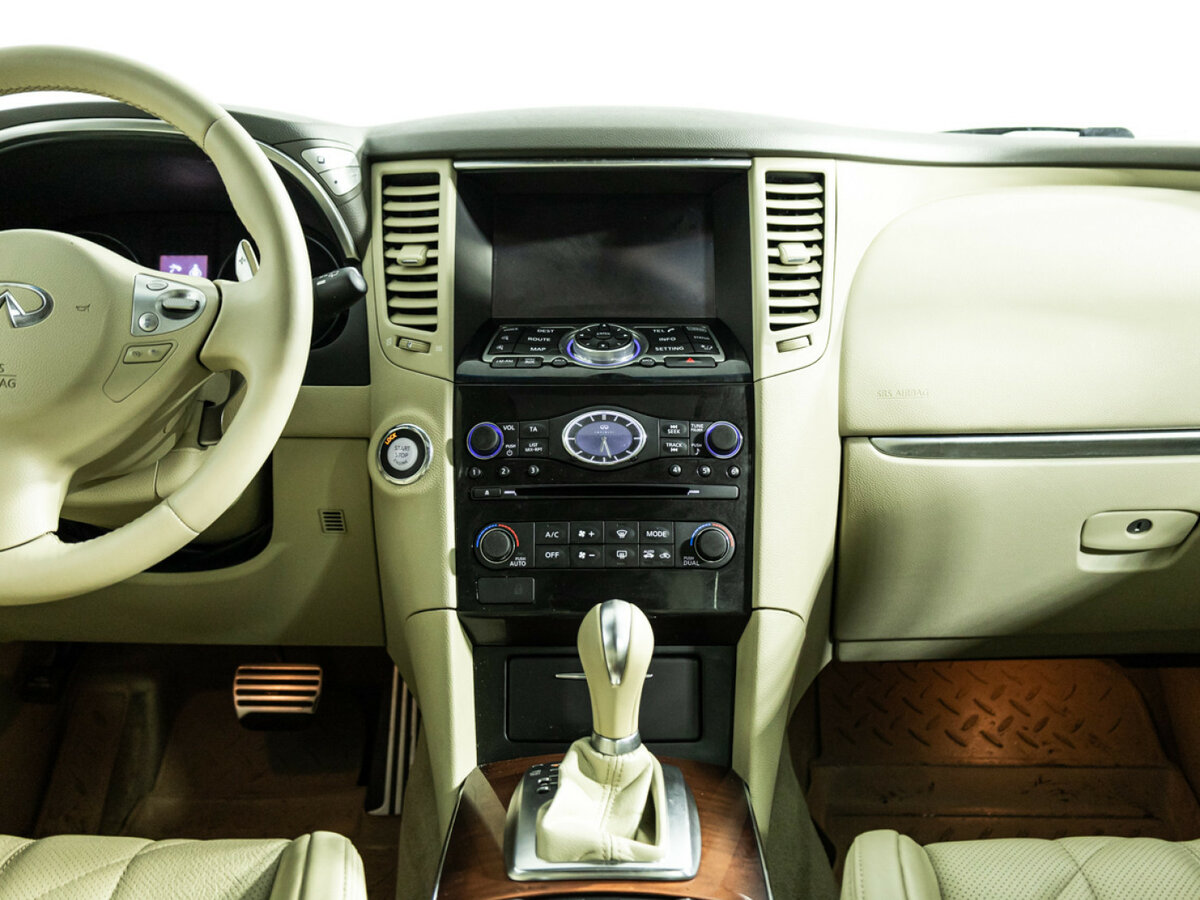 Infiniti QX70 с пробегом — 2016 год. Фото: #13