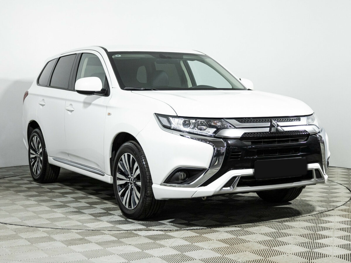 Mitsubishi Outlander с пробегом — 2022 год. Фото: #2