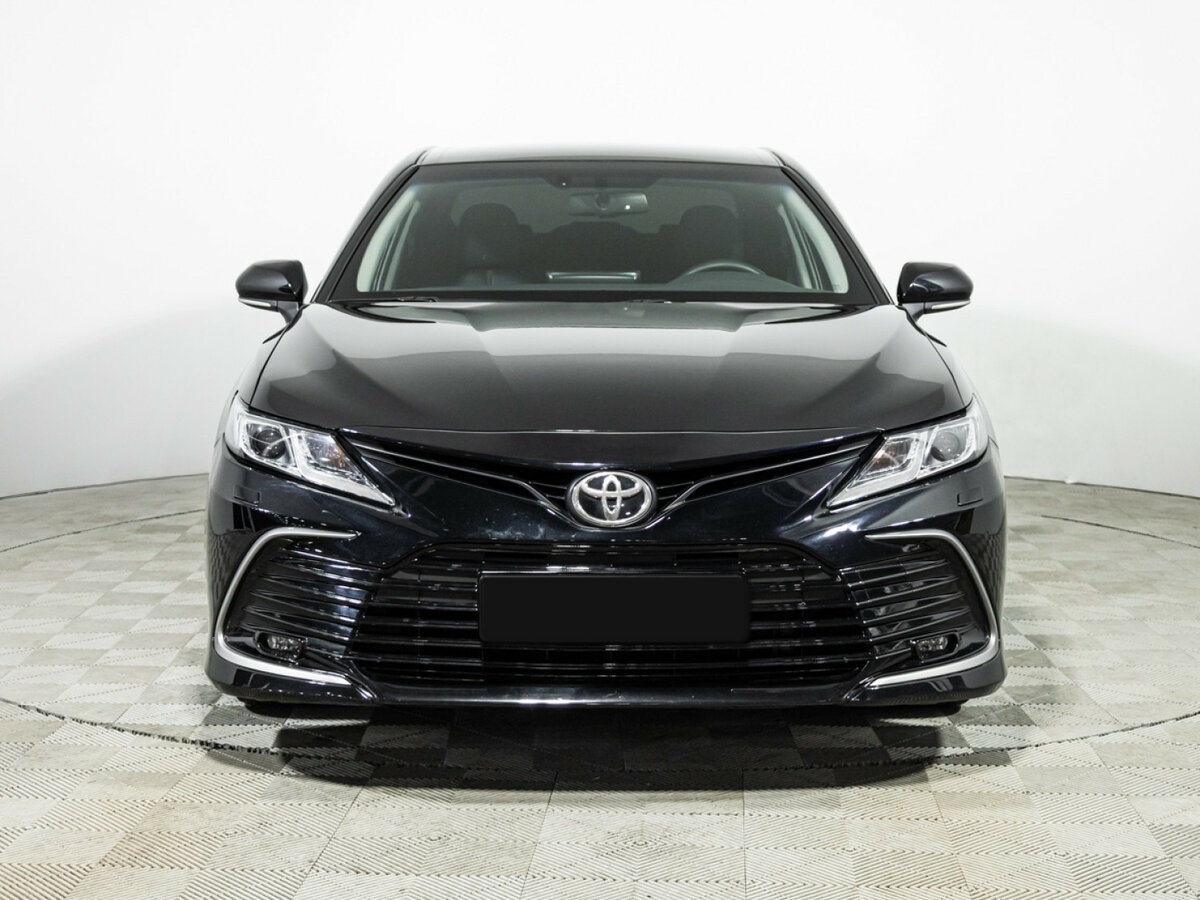 Toyota Camry с пробегом — 2021 год. Фото: #1