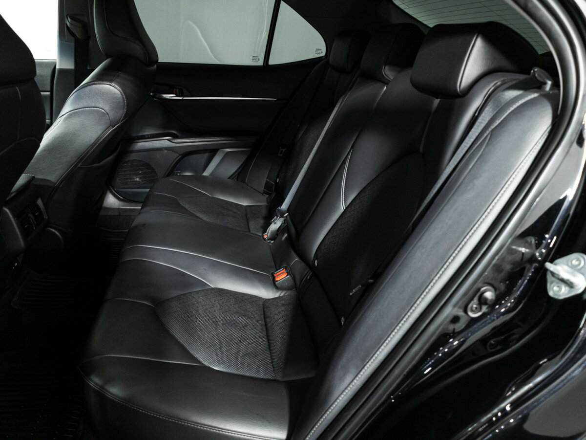 Toyota Camry с пробегом — 2021 год. Фото: #7