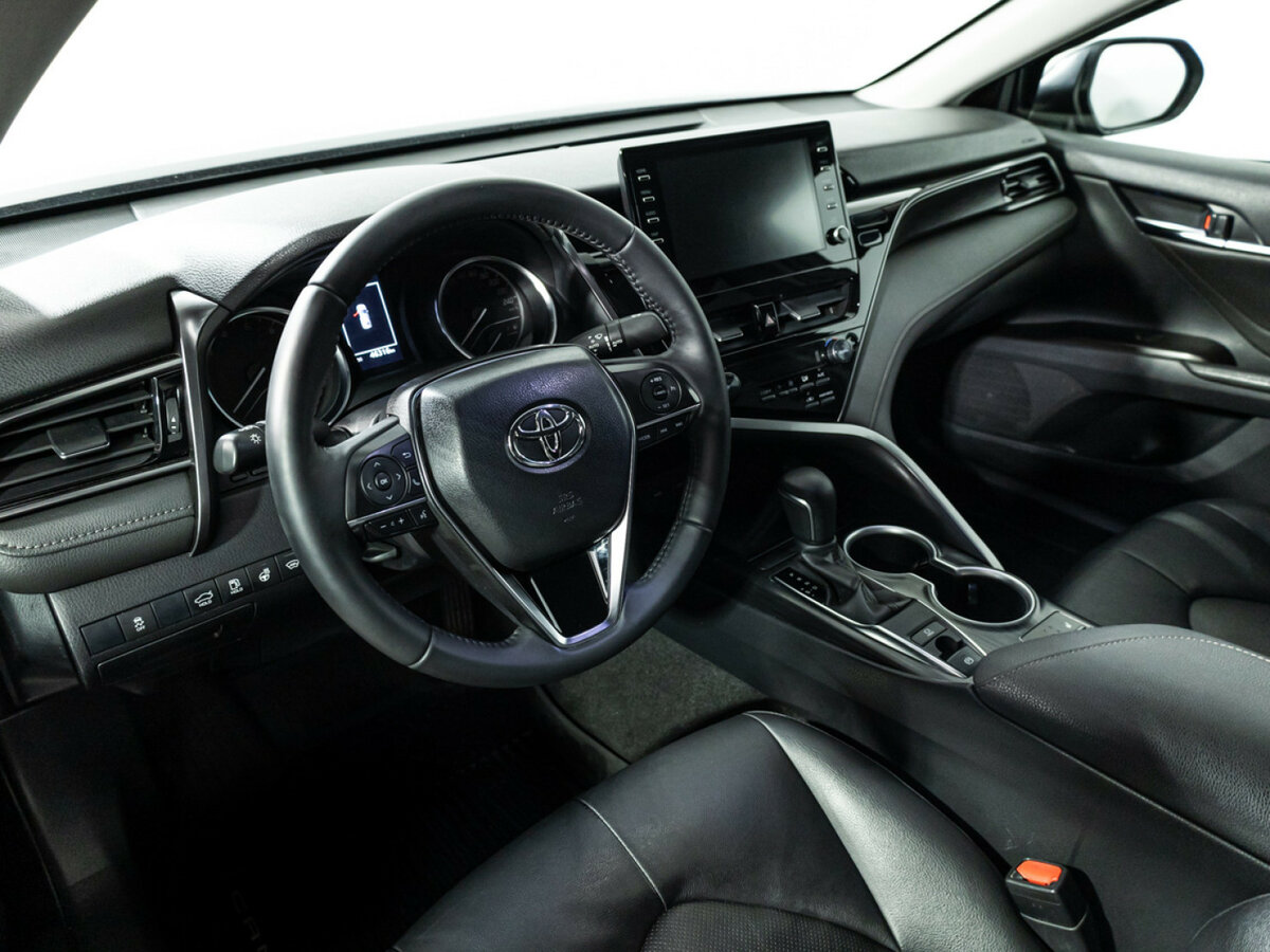 Toyota Camry с пробегом — 2021 год. Фото: #8