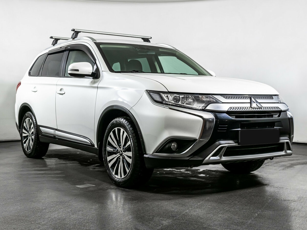 Mitsubishi Outlander с пробегом — 2021 год. Фото: #2