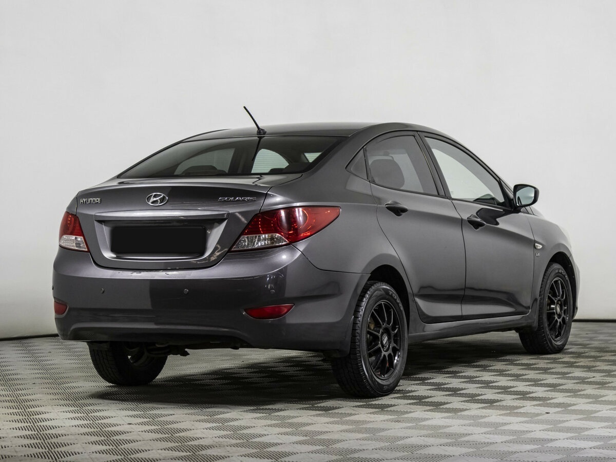 Hyundai Solaris с пробегом — 2011 год. Фото: #3