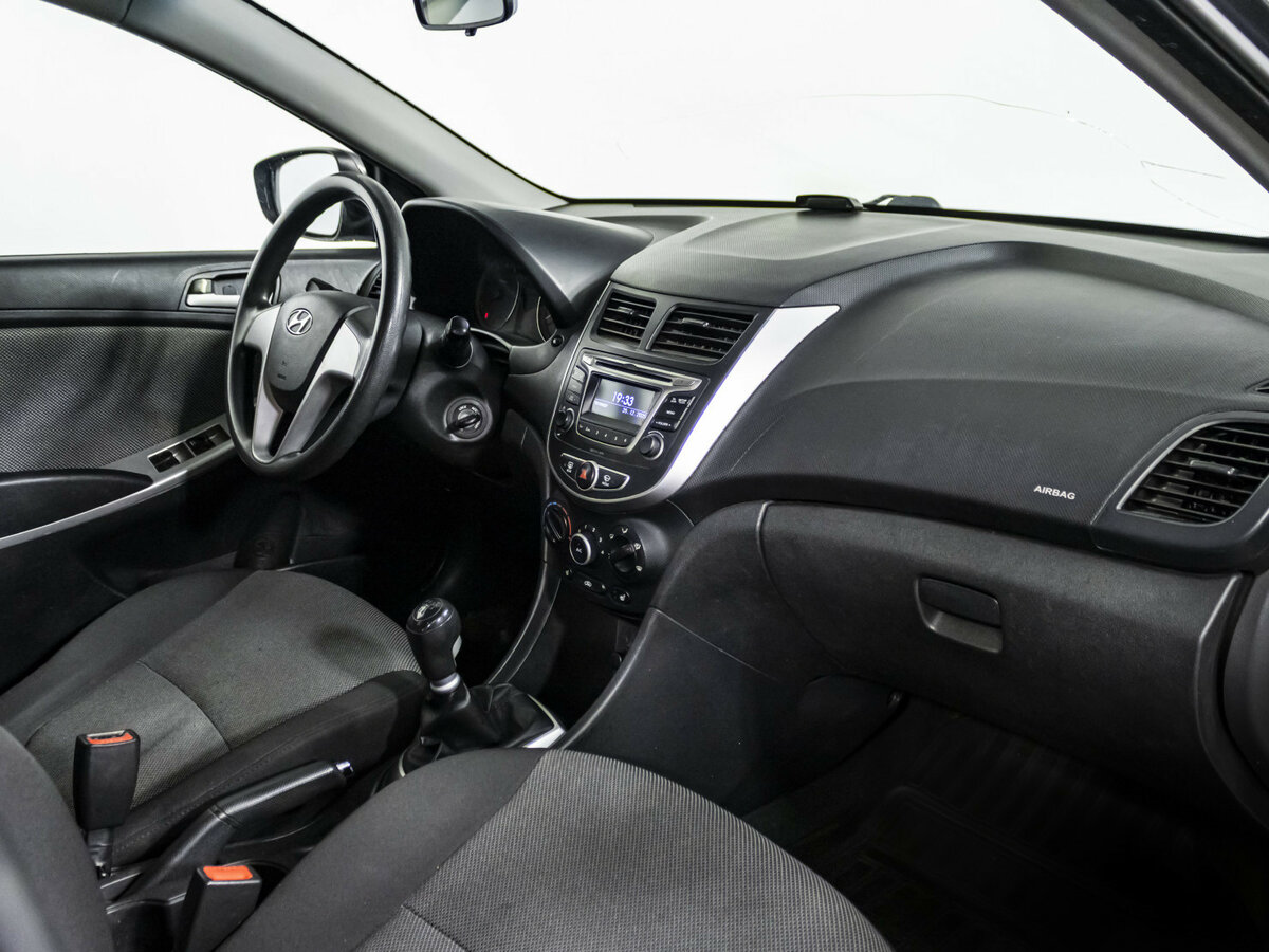 Hyundai Solaris с пробегом — 2011 год. Фото: #6