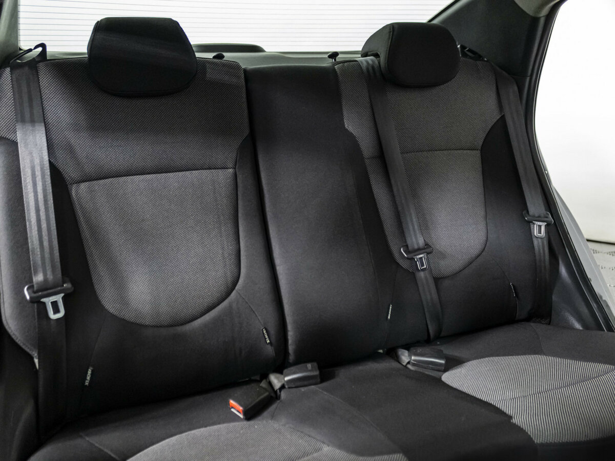 Hyundai Solaris с пробегом — 2011 год. Фото: #10