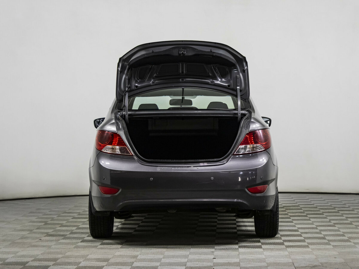 Hyundai Solaris с пробегом — 2011 год. Фото: #11