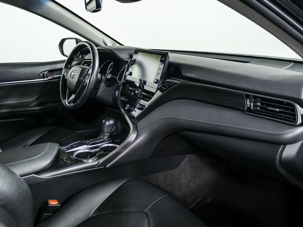 Toyota Camry с пробегом — 2021 год. Фото: #6
