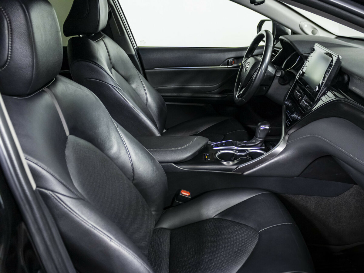Toyota Camry с пробегом — 2021 год. Фото: #7