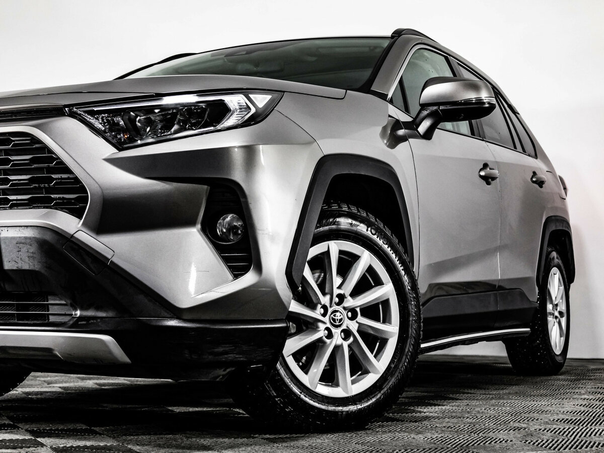 Toyota RAV4 с пробегом — 2021 год. Фото: #1