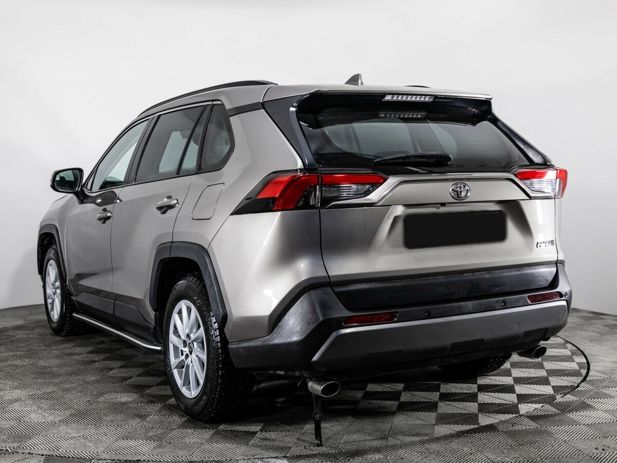 Toyota RAV4 с пробегом — 2021 год. Фото: #7
