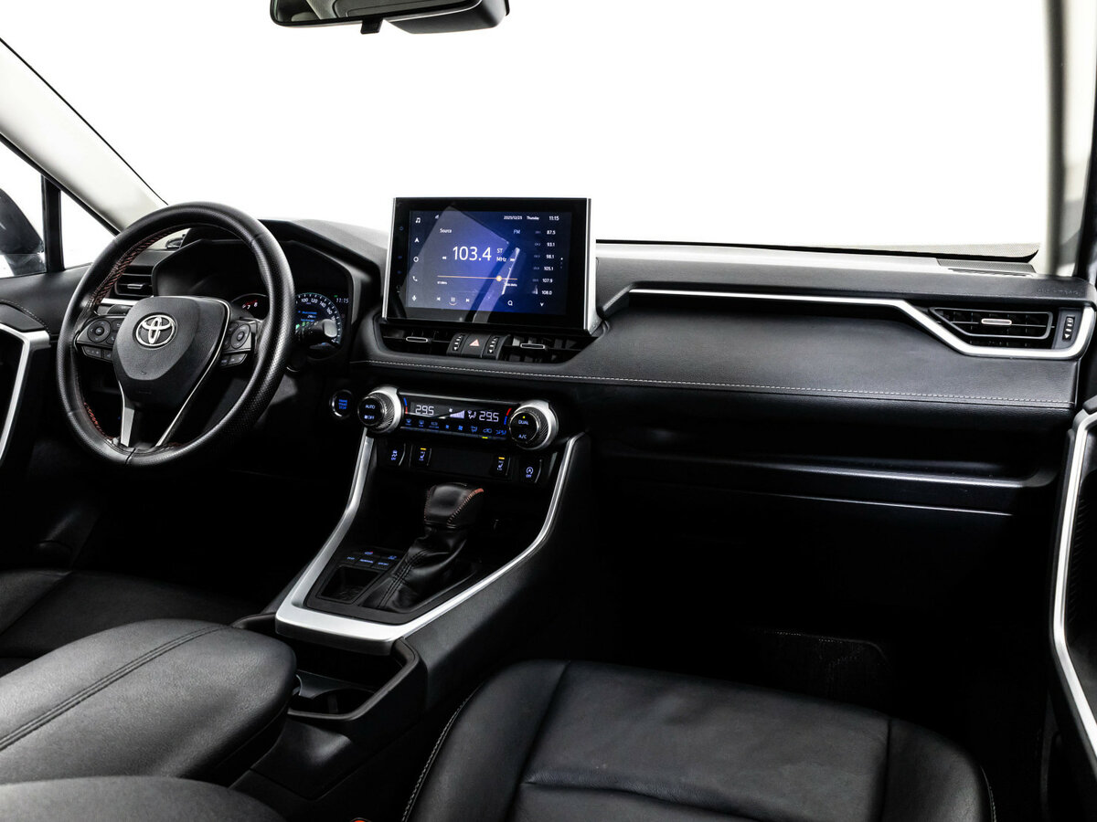 Toyota RAV4 с пробегом — 2021 год. Фото: #8