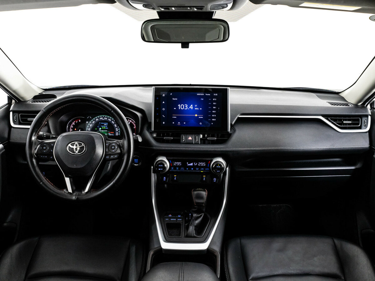 Toyota RAV4 с пробегом — 2021 год. Фото: #9