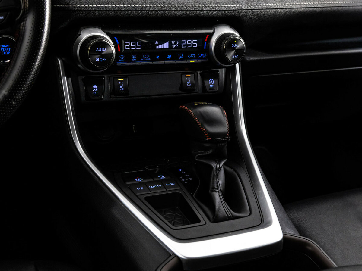 Toyota RAV4 с пробегом — 2021 год. Фото: #10