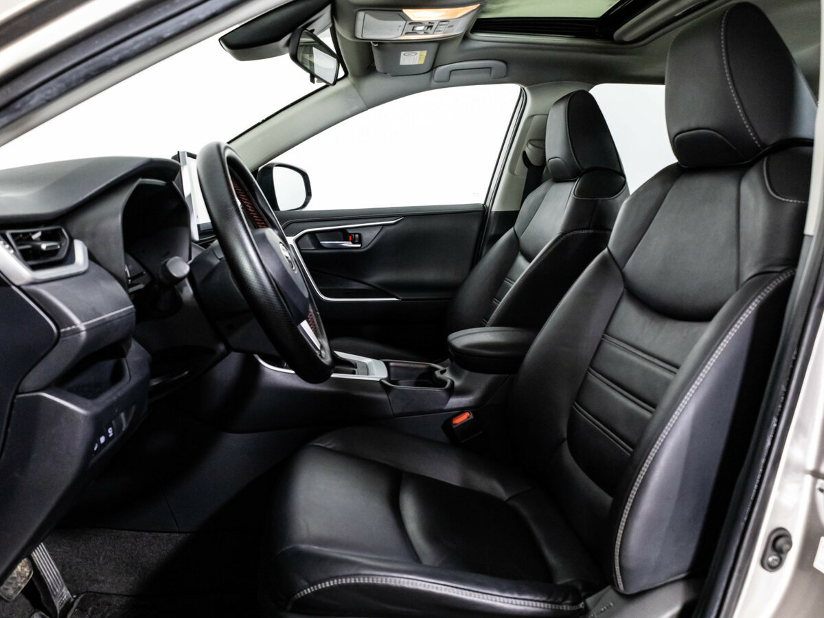 Toyota RAV4 с пробегом — 2021 год. Фото: #17