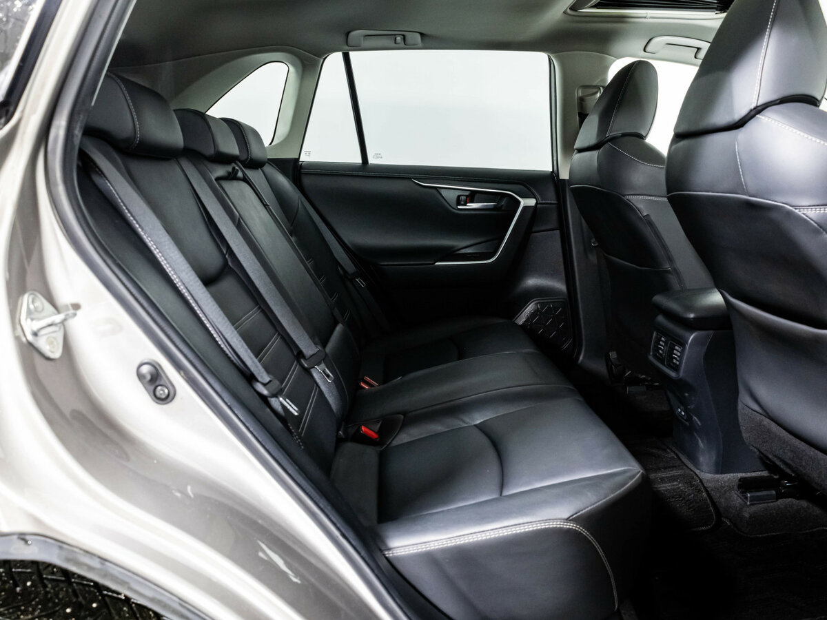 Toyota RAV4 с пробегом — 2021 год. Фото: #19