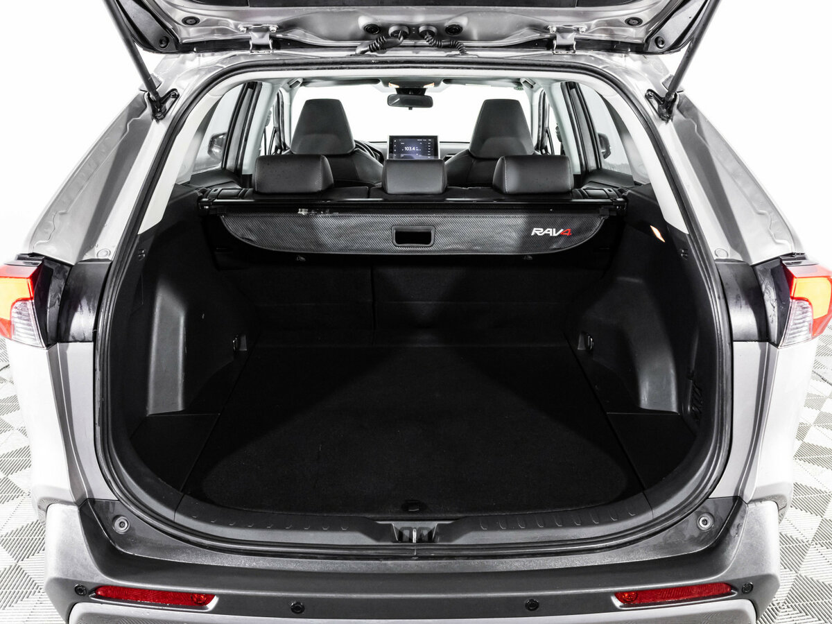 Toyota RAV4 с пробегом — 2021 год. Фото: #23