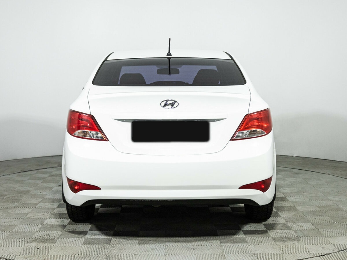 Hyundai Solaris с пробегом — 2015 год. Фото: #5