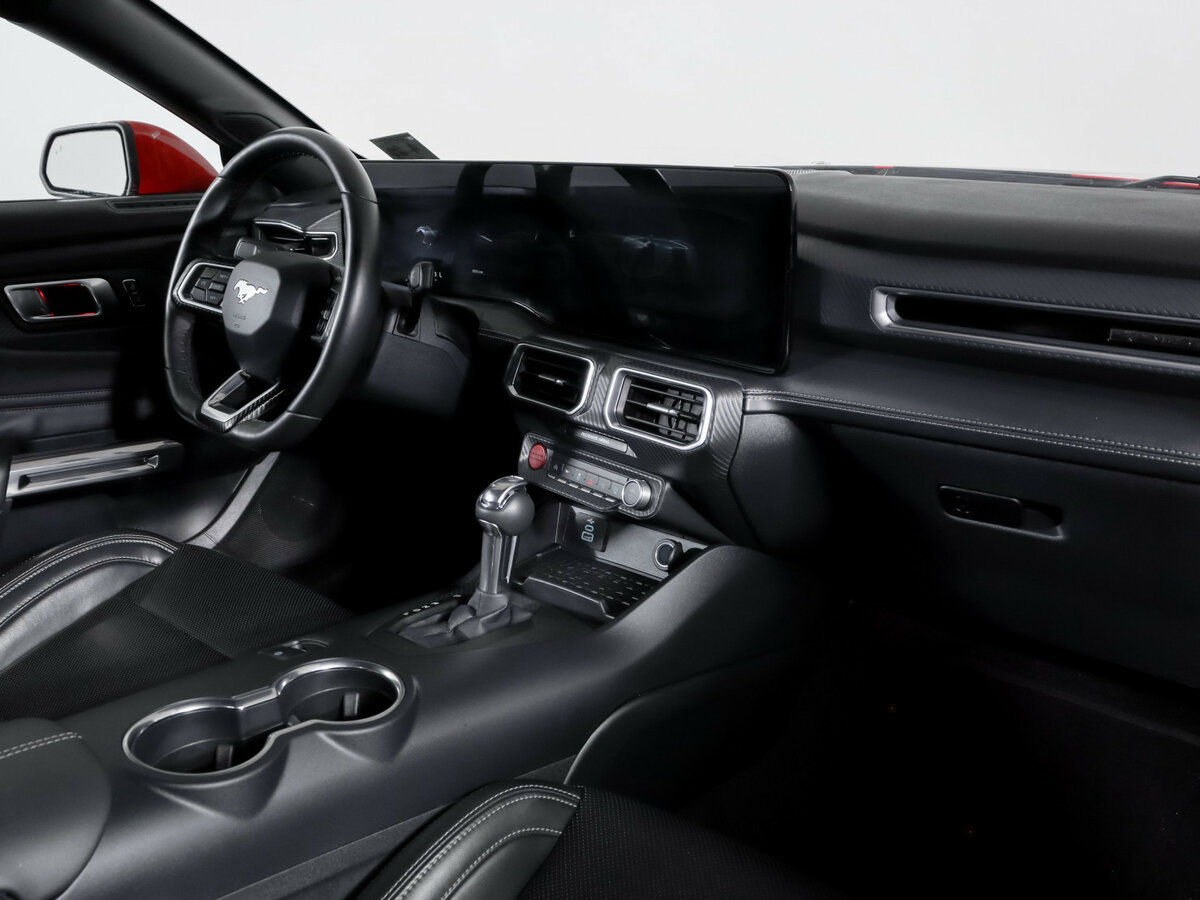 Ford Mustang с пробегом — 2024 год. Фото: #8