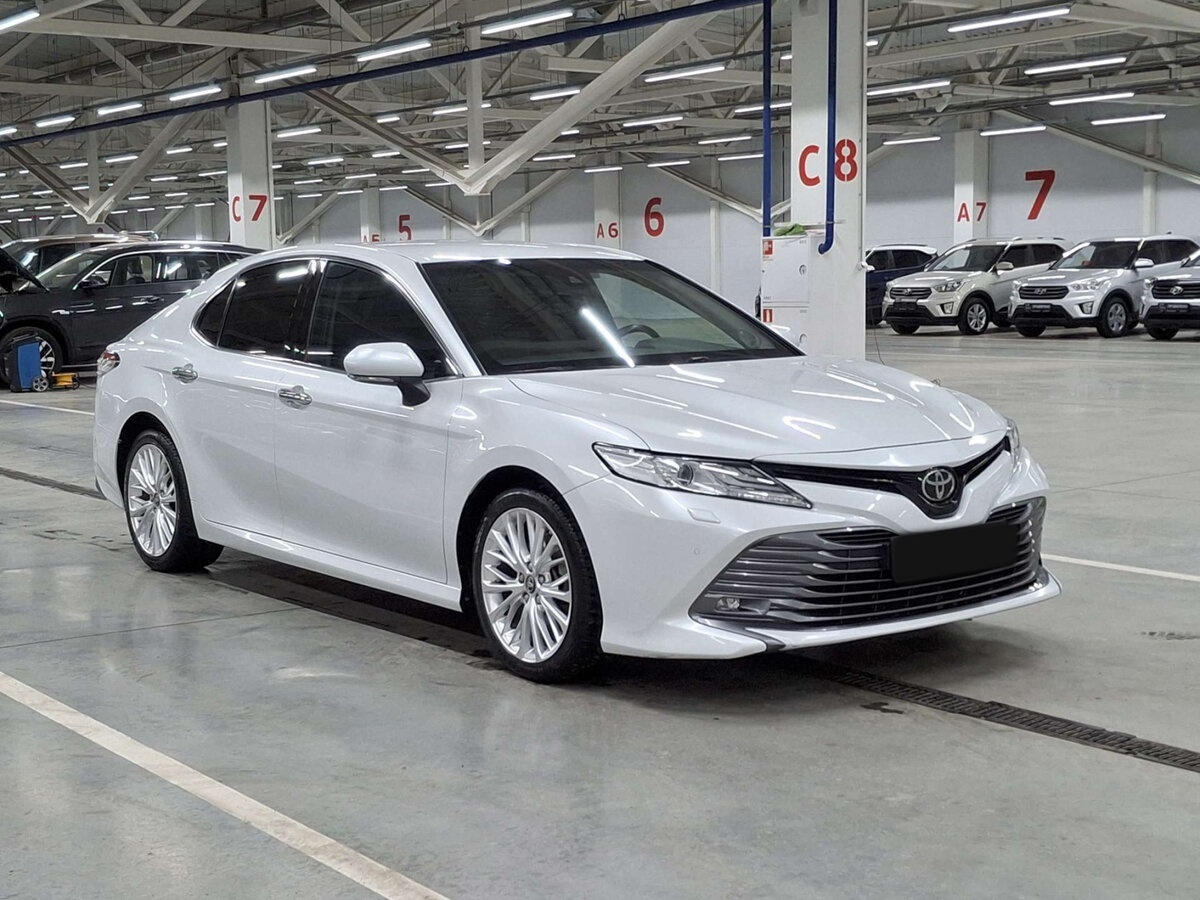 Toyota Camry с пробегом — 2020 год. Фото: #2