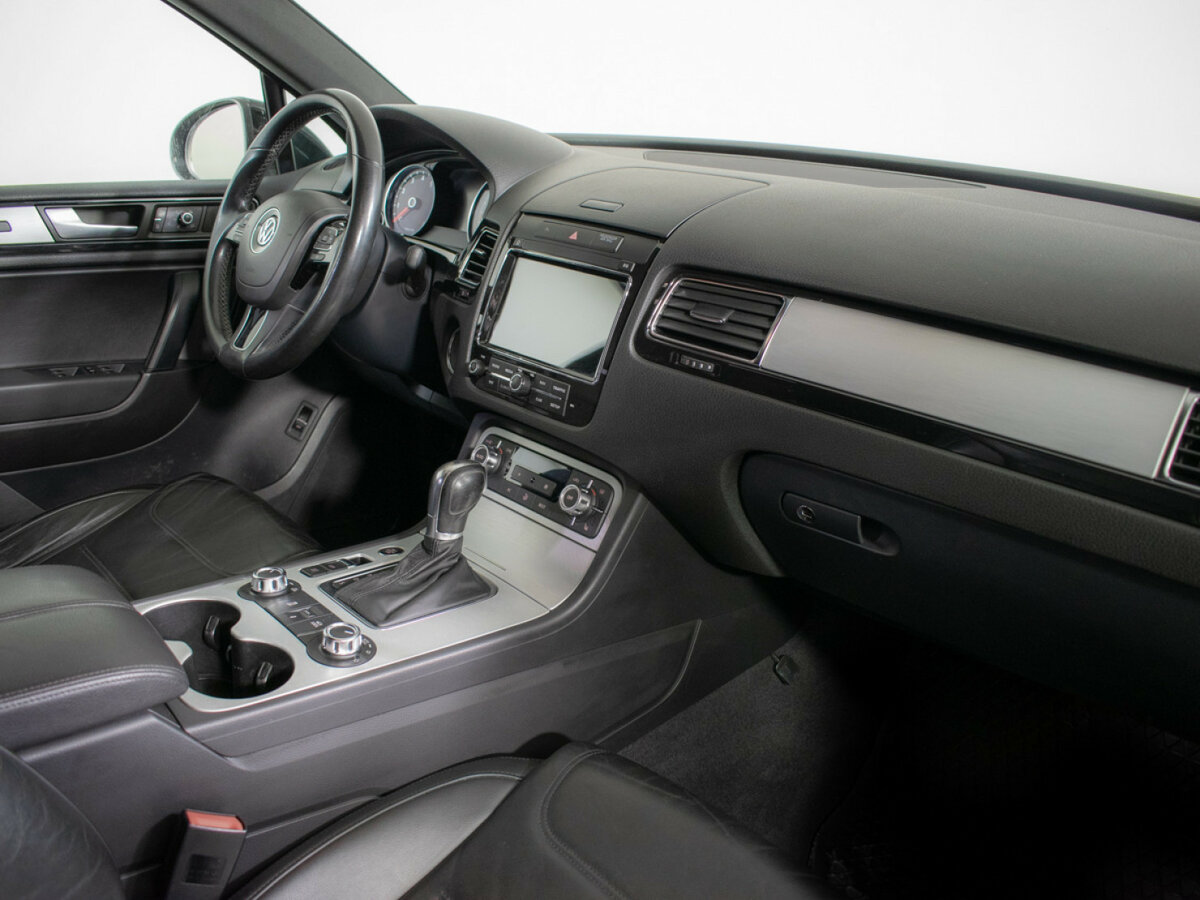 Volkswagen Touareg с пробегом — 2011 год. Фото: #8