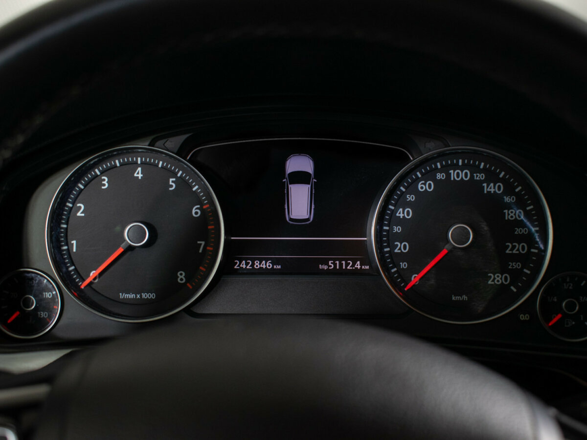 Volkswagen Touareg с пробегом — 2011 год. Фото: #11