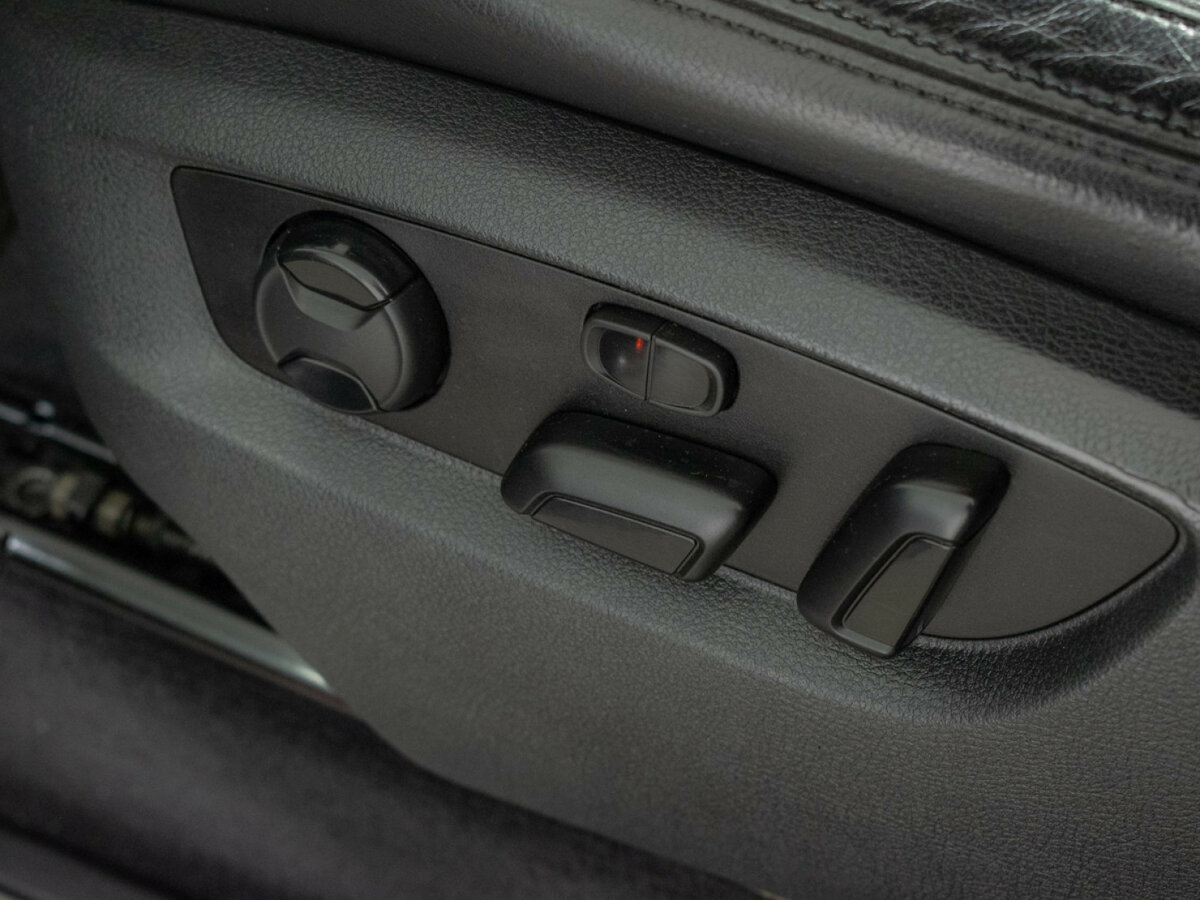 Volkswagen Touareg с пробегом — 2011 год. Фото: #17