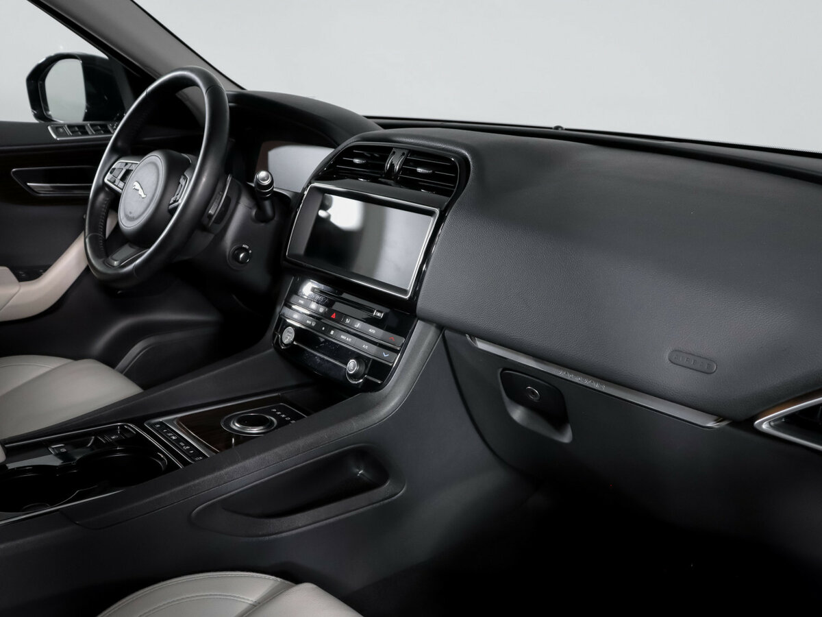 Jaguar F-Pace с пробегом — 2016 год. Фото: #8