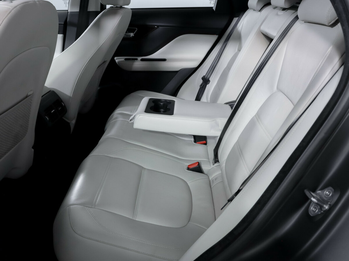 Jaguar F-Pace с пробегом — 2016 год. Фото: #9