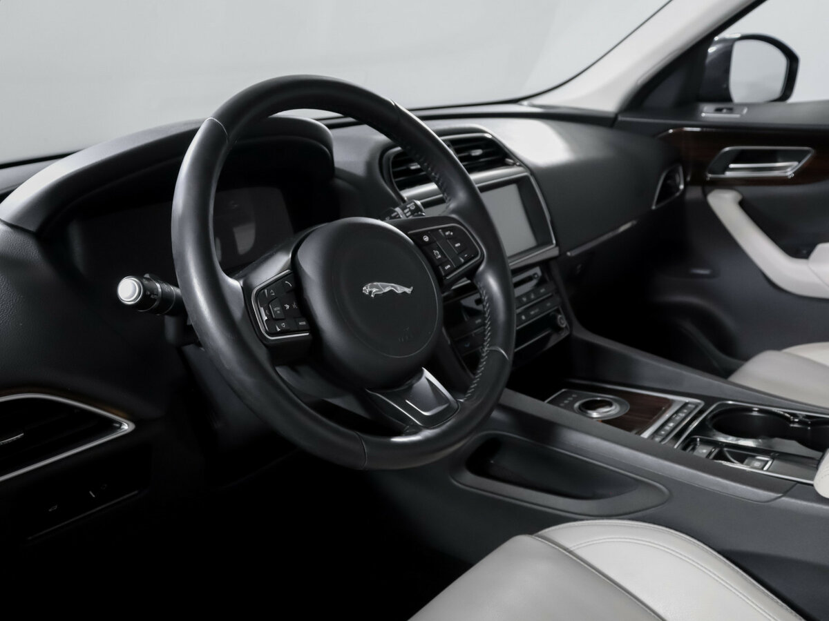 Jaguar F-Pace с пробегом — 2016 год. Фото: #13