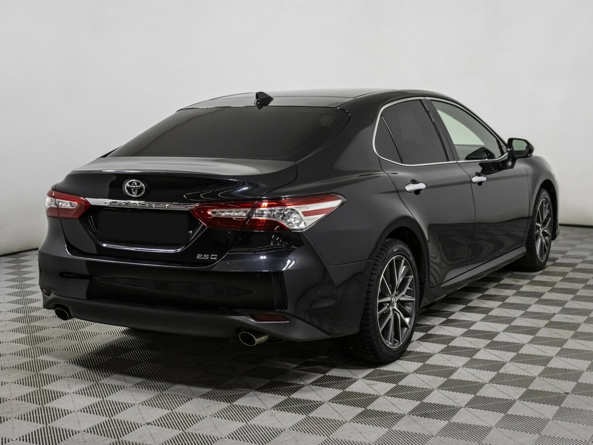 Toyota Camry с пробегом — 2023 год. Фото: #3