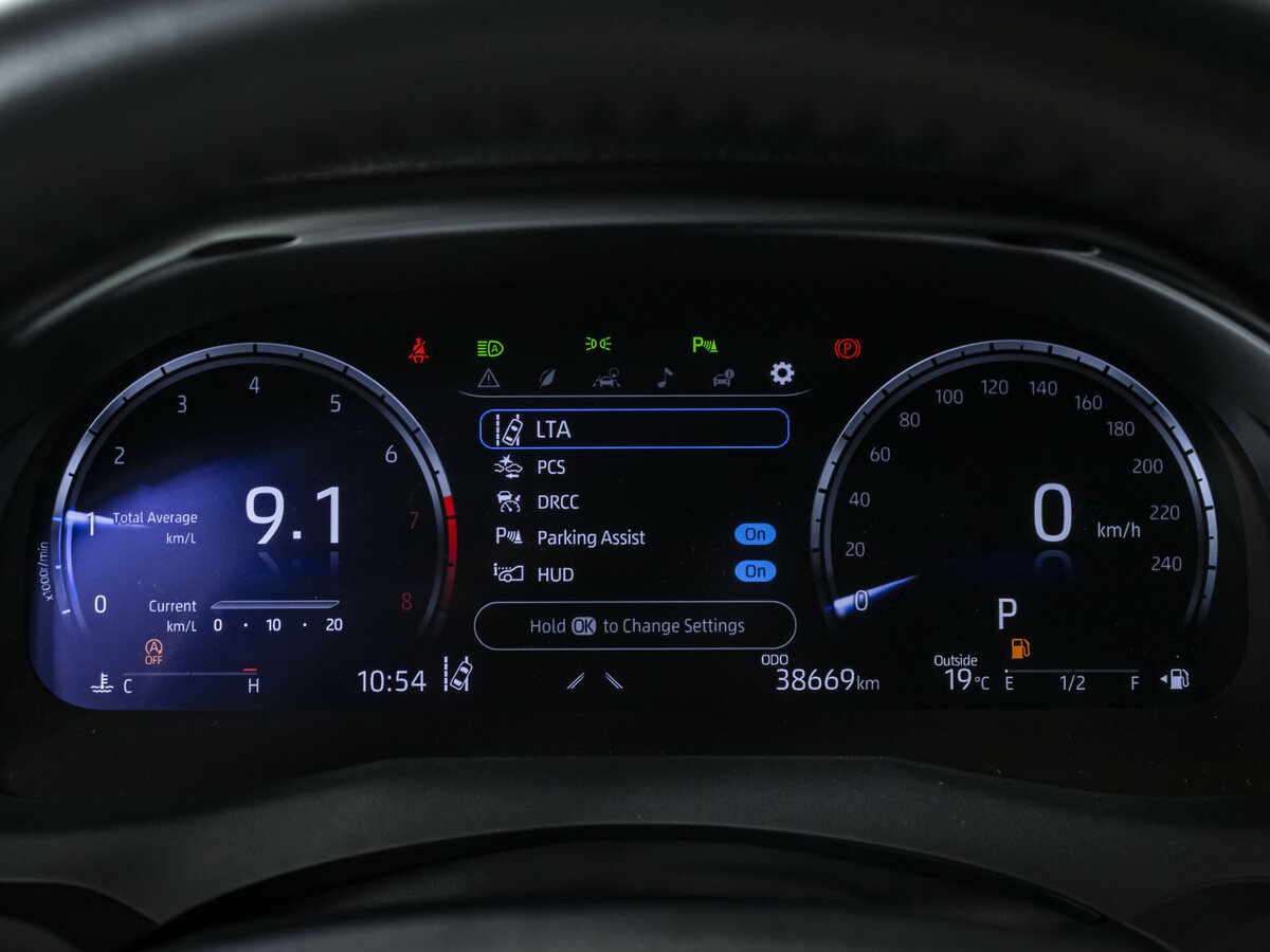 Toyota Camry с пробегом — 2023 год. Фото: #8