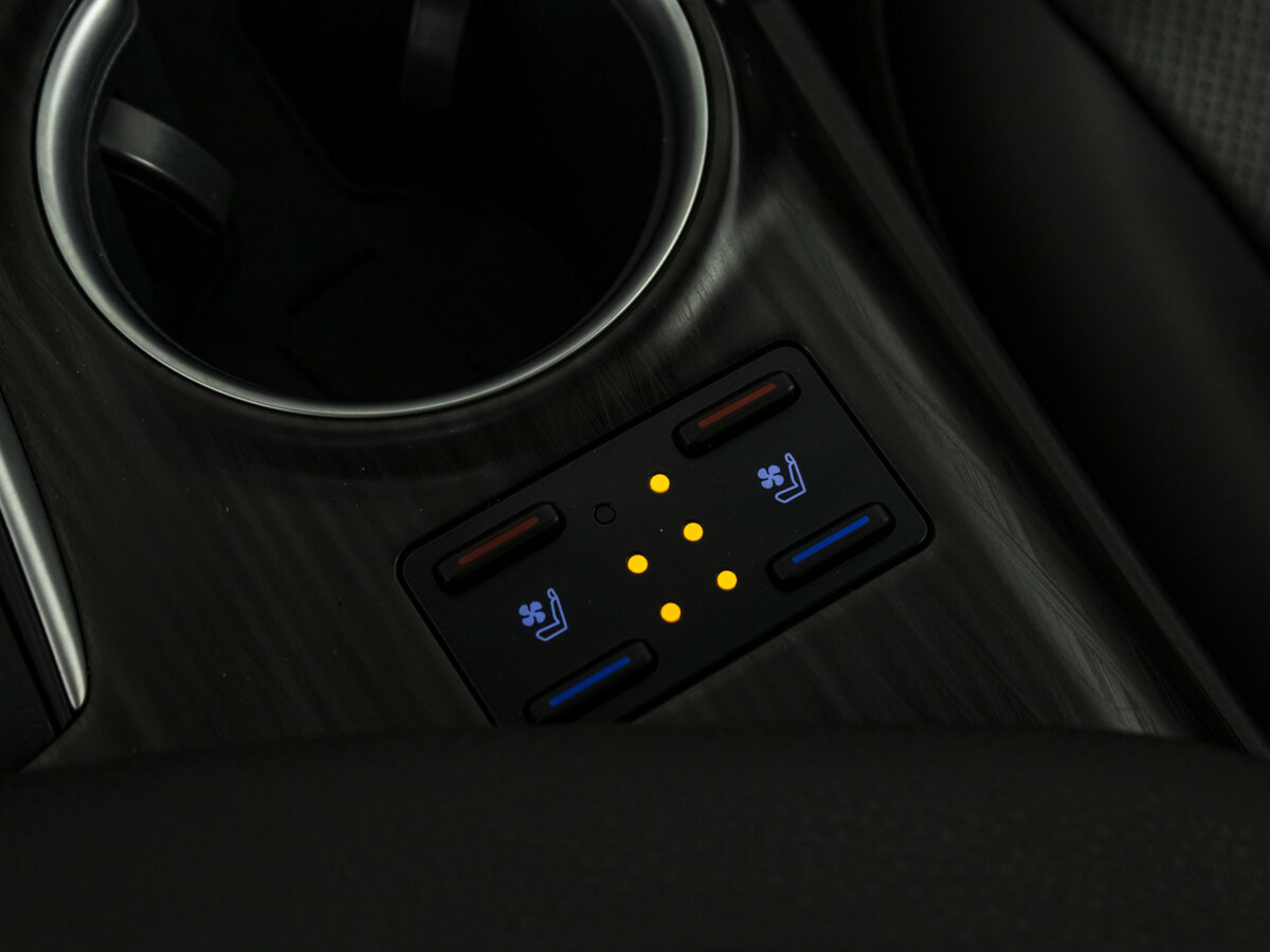 Toyota Camry с пробегом — 2023 год. Фото: #14