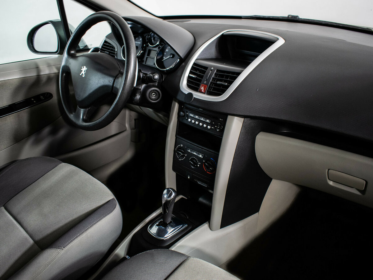 Peugeot 207 с пробегом — 2008 год. Фото: #9