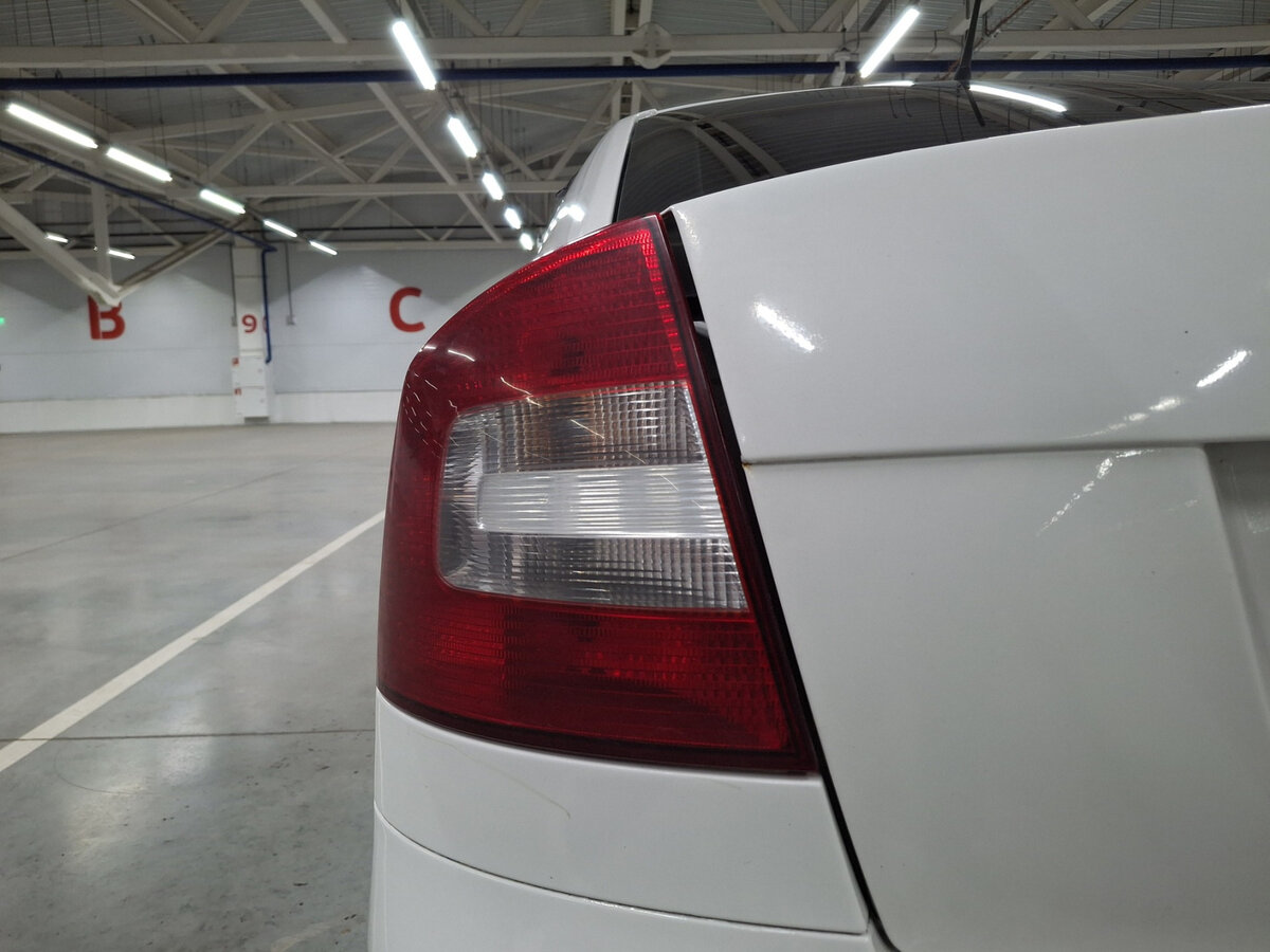 Skoda Octavia с пробегом — 2011 год. Фото: #8