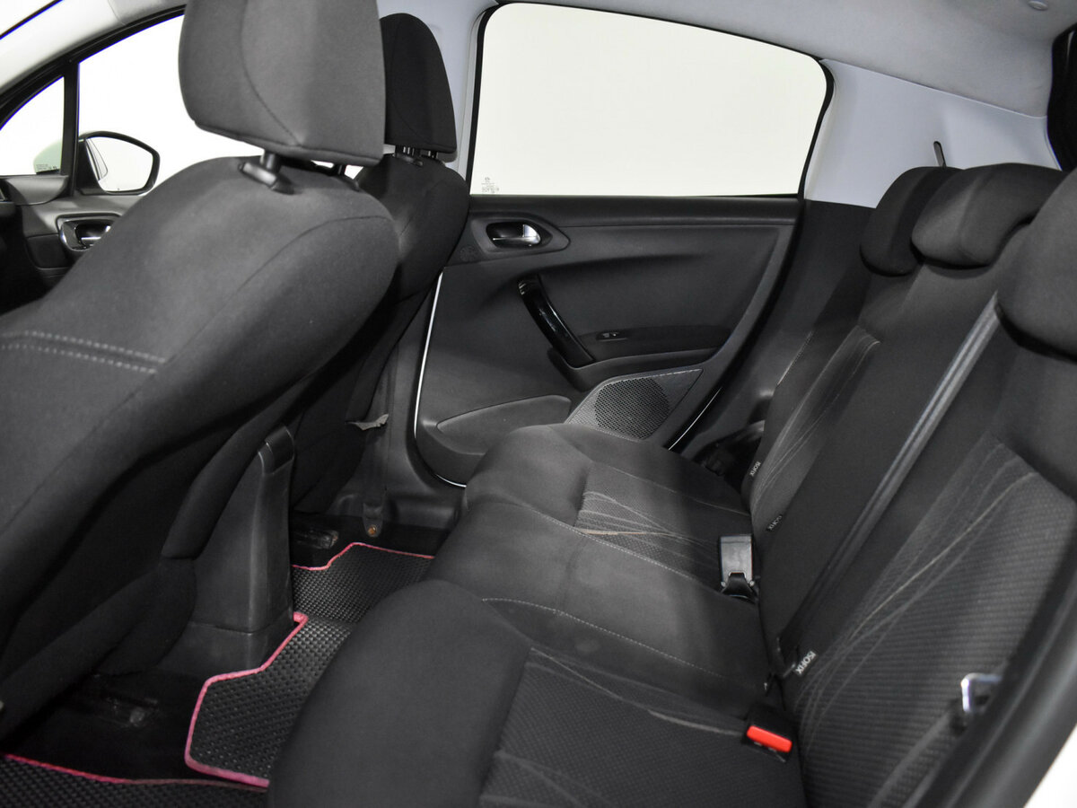 Peugeot 208 с пробегом — 2013 год. Фото: #10